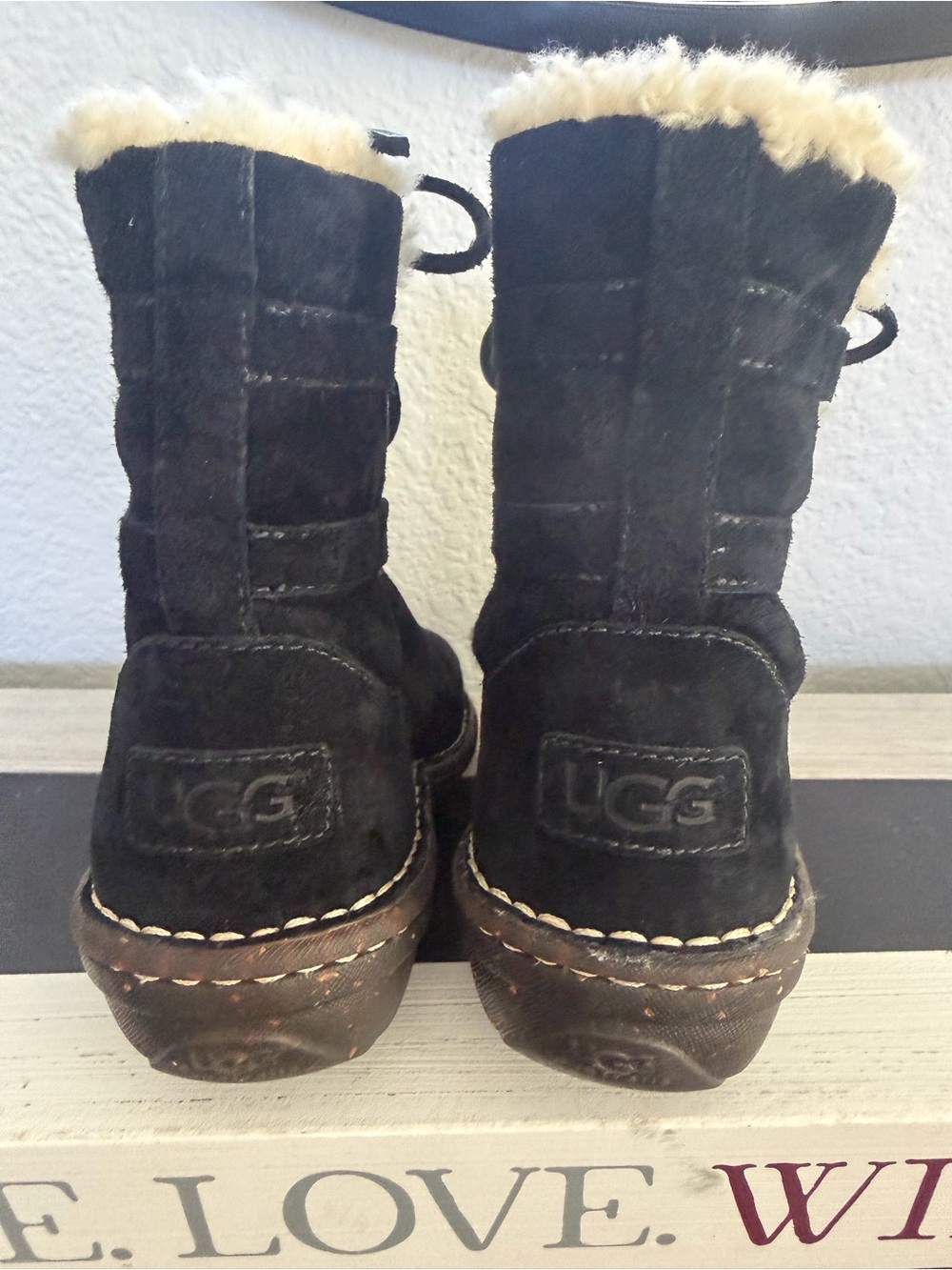 UGG Caspia Black Suede Shearling Lace Up Ankle Boots Women's Size 7 - Picture 6 of 10